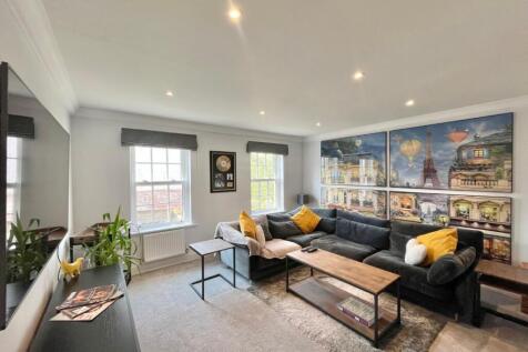 Cambridge Mews- Lounge .JPG