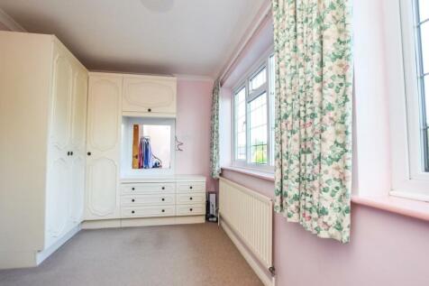 bedroom 4.jpg