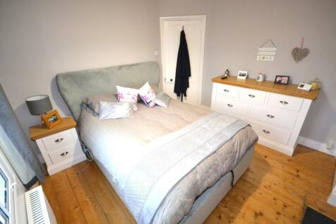 bedroom 1.JPG