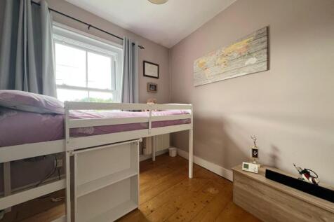 bed 2.jpg