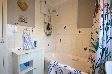 Bathroom a.JPG