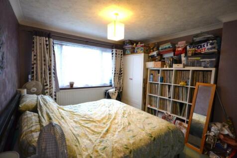 Main bedroom a.JPG