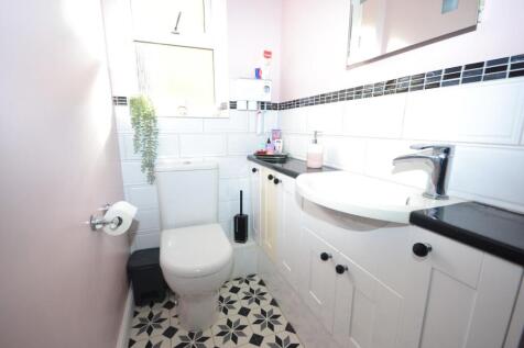 ensuite.JPG