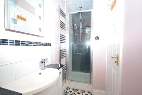 ensuite 2.JPG