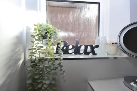 bathroom 2.JPG