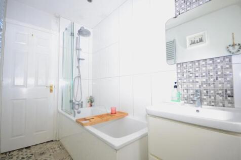 Bathroom 3.JPG