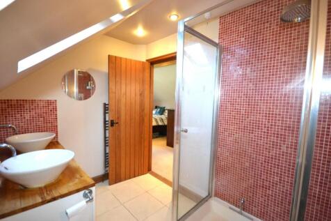 Bedroom 1 En-suite Angle 2.JPG