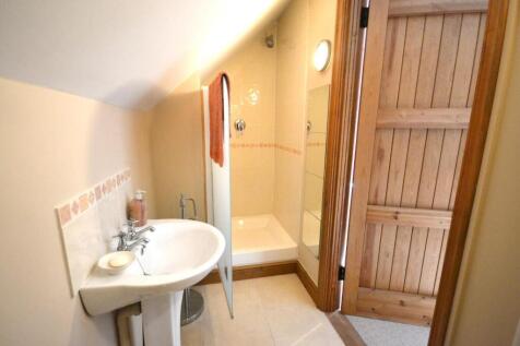 Bedroom 2 En-suite.JPG