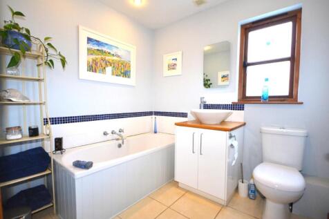 Main Bathroom.JPG