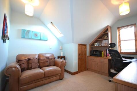 Bedroom 4 Angle 2.JPG