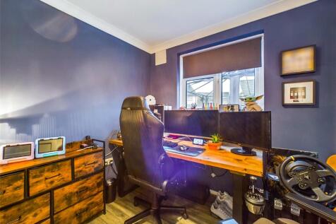 Bedroom/Office