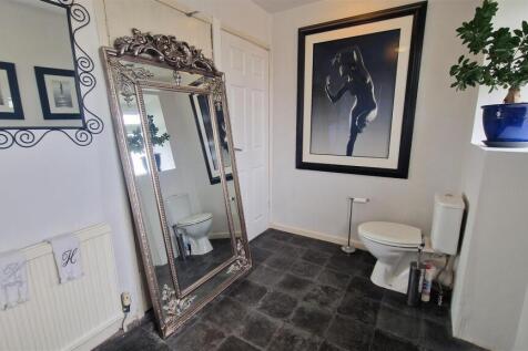 Bathroom1.jpg