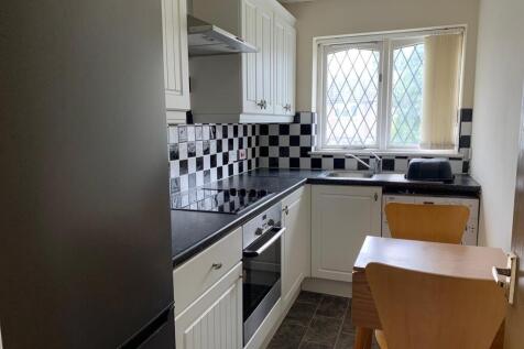 2 Bronte Court Kitchen.jpg