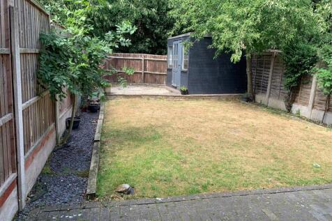 36 Huntingdon Advert Garden.jpg