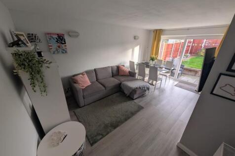 Living dining room 3.jpg