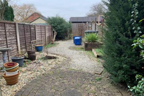 91 Tamworth Rd Garden 8.25.jpg
