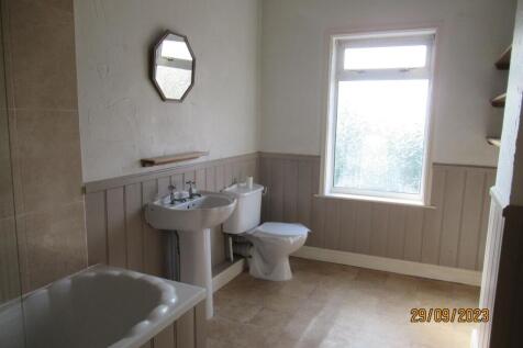 209 Watling Bathroom.JPG