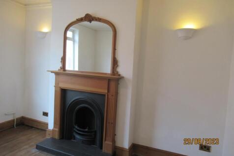 209 Watling Front Living.JPG