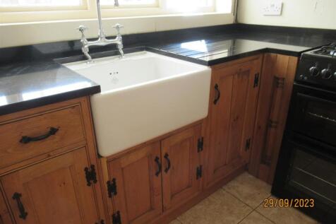 209 Watling Kitchen 2.JPG