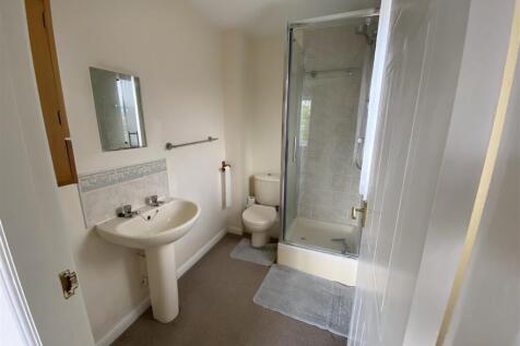 En-Suite to Bedroom 1.jpeg