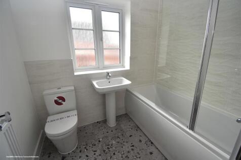 2 Mill Grove Tamworth Family Bathroom.JPG