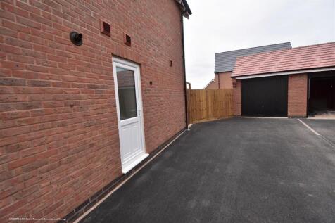 2 Mill Grove Tamworth Driveway and Garage.JPG