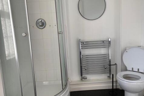 11 Braddan Ensuite Oct 25.jpg