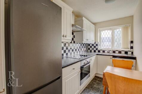 2 Bronte Court (5).jpg