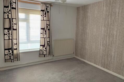 16 School St Bedroom 1.jpg