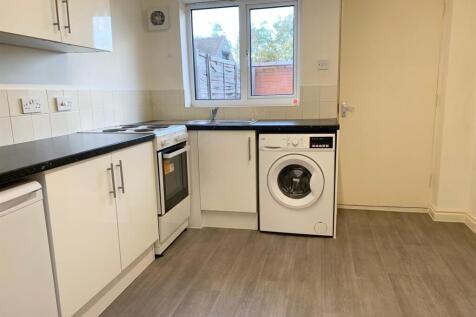 ADVERT 36 Lichfield Kitchen 2.jpg