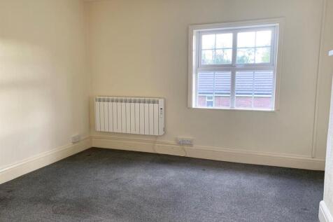 ADVERT 36 Lichfield Double Bedroom.jpg