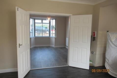 283 Watling Bed 1.JPG