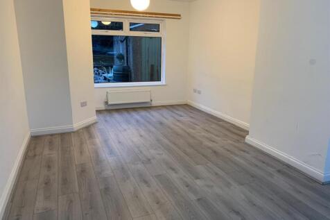 35 Dryden Road Living 1.jpg