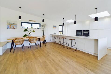 Kitchen/Dining Area