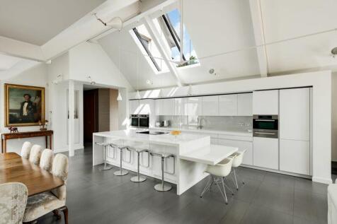 Kitchen/Dining Area