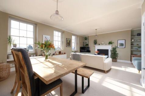 Sitting/Dining Room