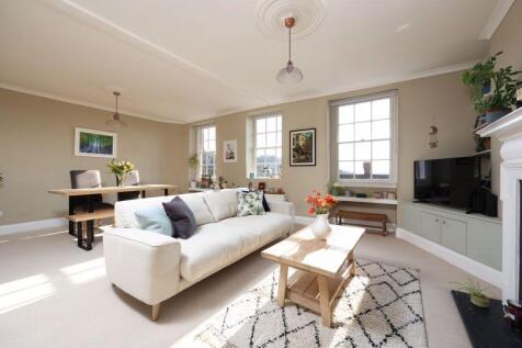 Sitting/Dining Room