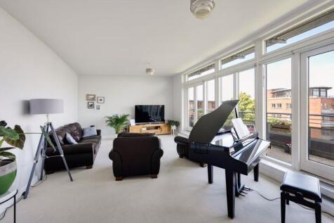 Sitting / Dining Room