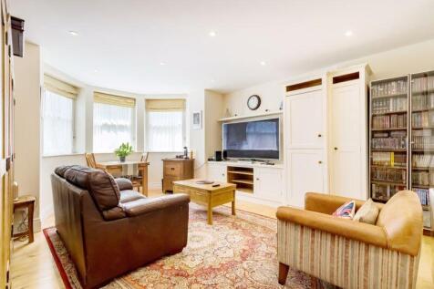Sitting/dining room