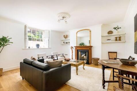 Sitting/Dining Room