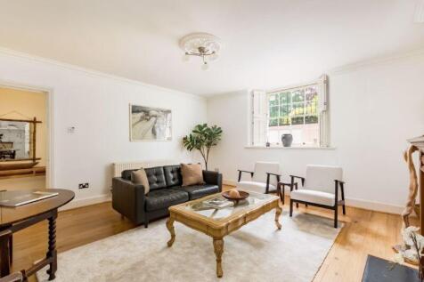 Sitting/Dining Room