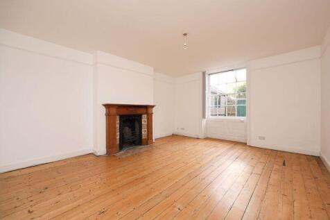 Sitting room (Garden Flat)