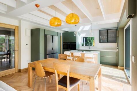 Kitchen/Dining Area