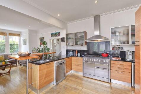 Kitchen/Dining Area