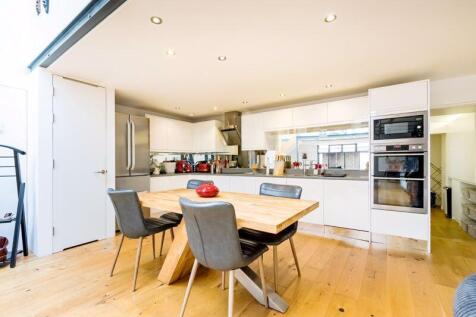 Kitchen/Dining Area