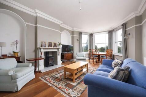 Sitting/Dining Room