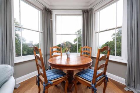 Sitting/Dining Room