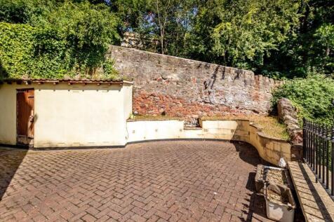 Courtyard garden