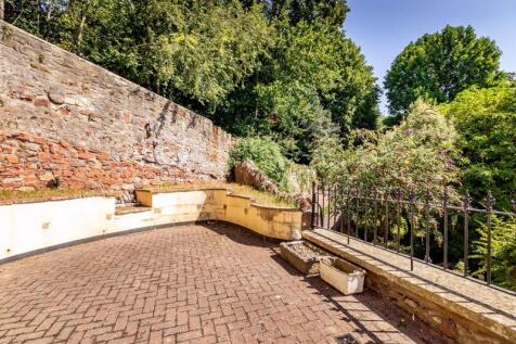 Courtyard garden