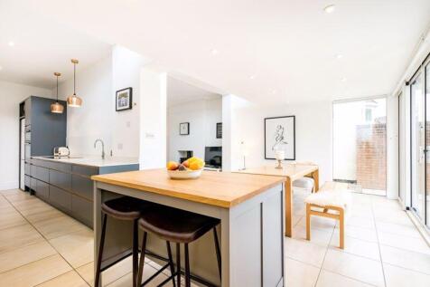 Kitchen/Dining Area